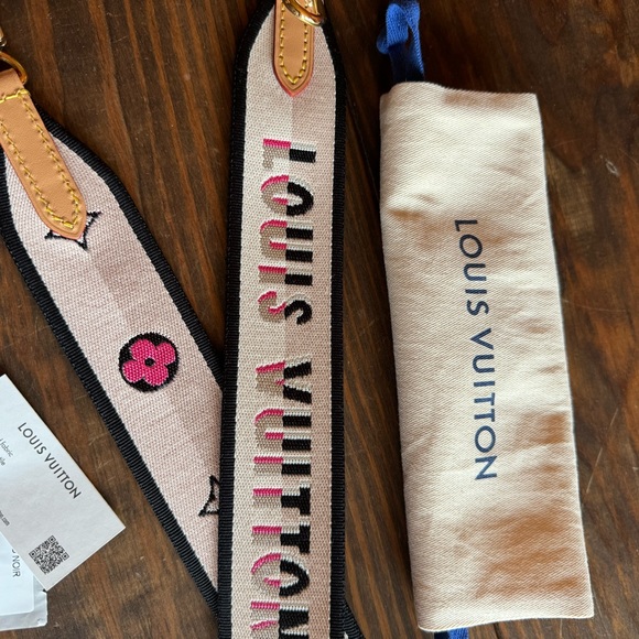Louis Vuitton logo shoulder strap / guitar strap - Picture 3 of 3